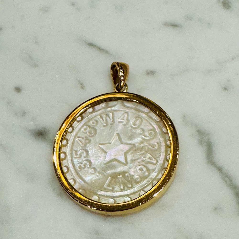 ✨ Asha Charm Mother-of-Pearl Medallion Pendant – Gold Tone ✨